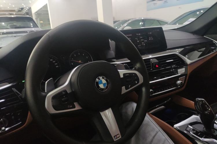 Used BMW 5 Series 2018 Restyled 530Li Leading Edition M Sport Package Center Console