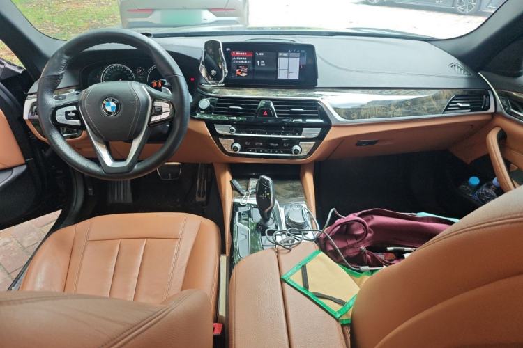 Used BMW 5 Series 2018 Restyled 530Li Leading Edition M Sport Package Center Console