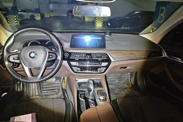 Used BMW 5 Series 2018 530Li Leading Edition Luxury Package Center Console