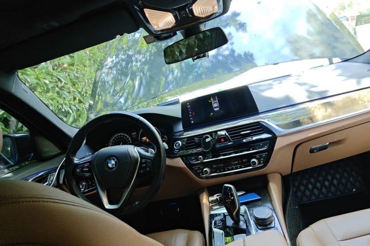 Used BMW 5 Series 2018 530Li Leading Model M Sport Package Center Console