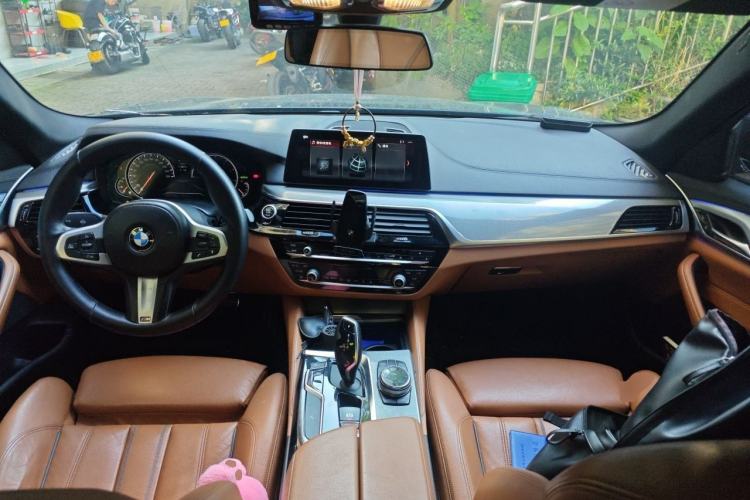 Used BMW 5 Series 2018 525i M Sport Package Center Console