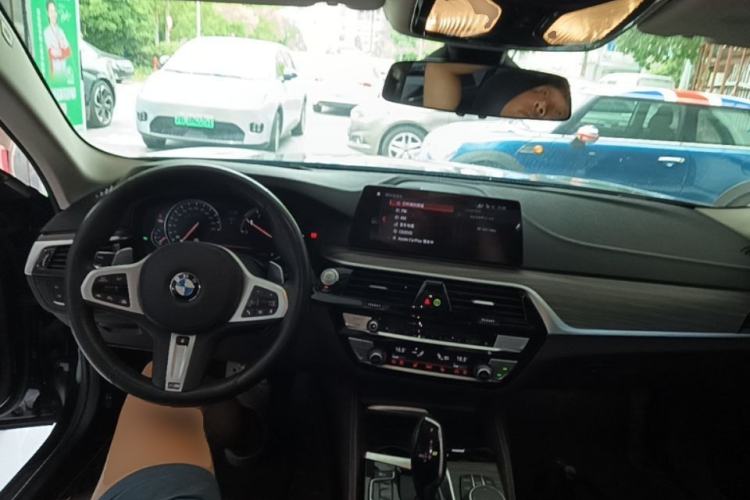 Used BMW 5 Series 2018 Facelifted 530Li Luxury Edition Premium Package Center Console