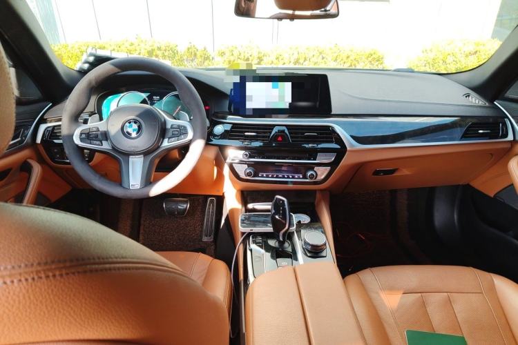 Used BMW 5 Series 2018 Restyled 530Li Luxury Edition M Sport Package Center Console