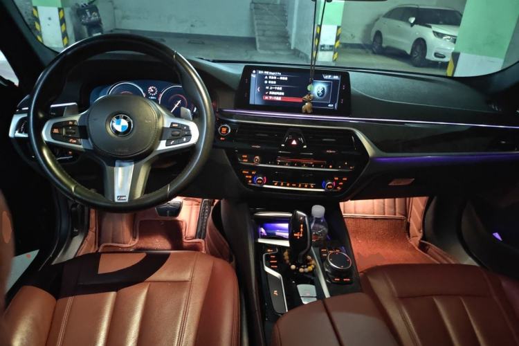 Used BMW 5 Series 2018 Restyled 530Li Leading Edition M Sport Package Center Console