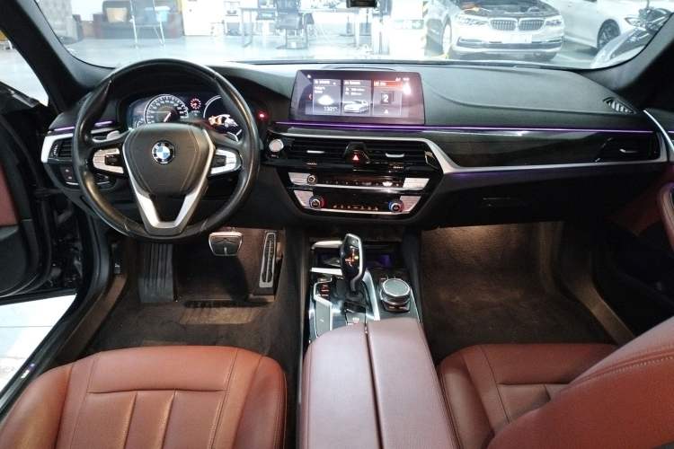 Used BMW 5 Series 2018 Restyled 530Li Leading Edition M Sport Package Center Console