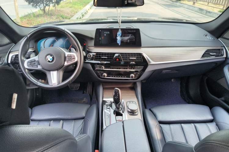 Used BMW 5 Series 2018 530i M Sport Package Center Console