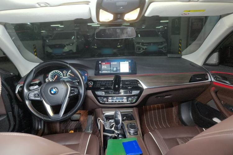 Used BMW 5 Series 2018 Facelifted 530Li Luxury Edition Premium Package Center Console