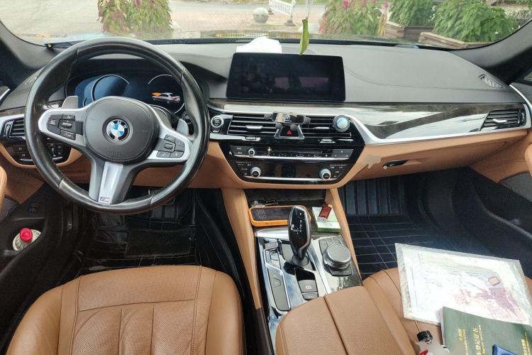 Used BMW 5 Series 2018 Restyled 530Li Luxury Edition M Sport Package Center Console