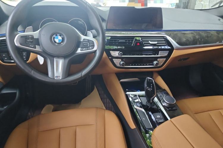 Used BMW 5 Series 2018 Restyled 530Li Leading Edition M Sport Package Center Console