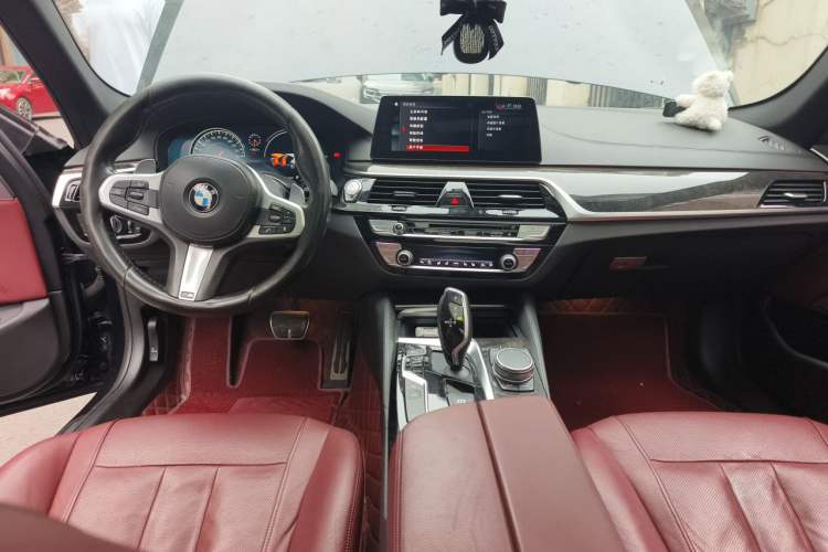 Used BMW 5 Series 2018 Restyled 530Li Luxury Edition M Sport Package Center Console