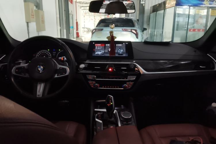 Used BMW 5 Series 2018 Restyled 530Li Leading Edition M Sport Package Center Console