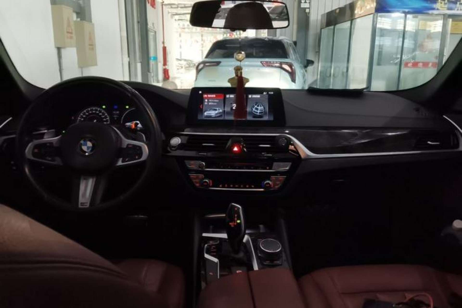 Used BMW 5 Series 2018 Restyled 530Li Leading Edition M Sport Package Center Console