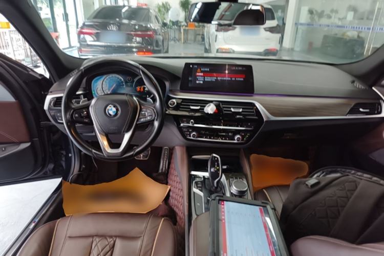 Used BMW 5 Series 2018 530Li Leading Model M Sport Package Center Console