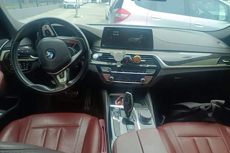 Used BMW 5 Series 2018 Restyled 530Li Leading Edition M Sport Package Center Console