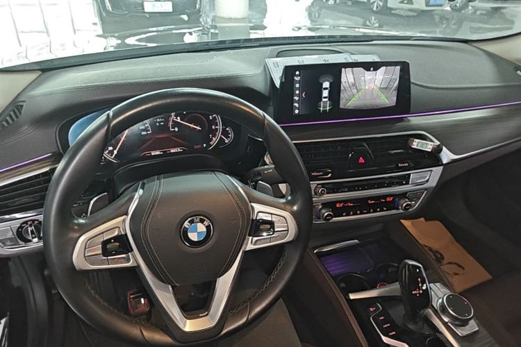 Used BMW 5 Series 2018 Facelifted 530Li xDrive Luxury Package Center Console