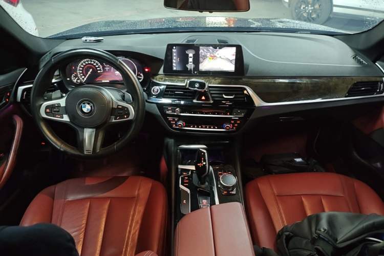 Used BMW 5 Series 2018 530Li Leading Model M Sport Package Center Console