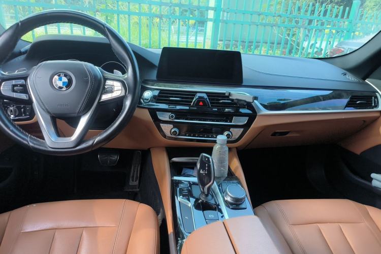 Used BMW 5 Series 2018 Restyled 530Li Leading Edition M Sport Package Center Console