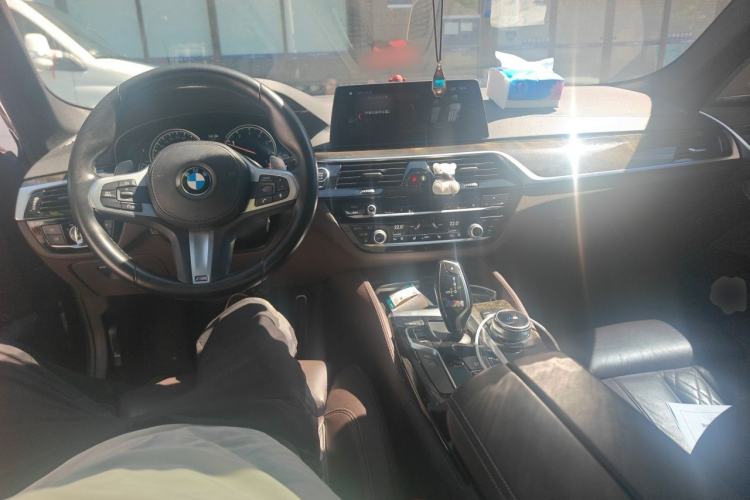 Used BMW 5 Series 2018 540i M Sport Package Center Console