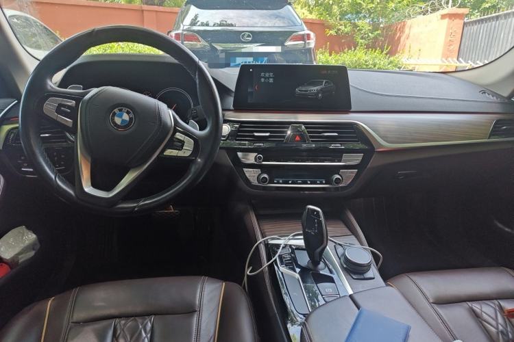 Used BMW 5 Series 2018 Facelifted 530Li xDrive Luxury Package Center Console