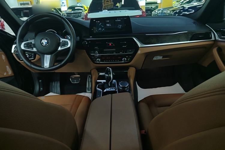 Used BMW 5 Series 2018 530Li Leading Model M Sport Package Center Console