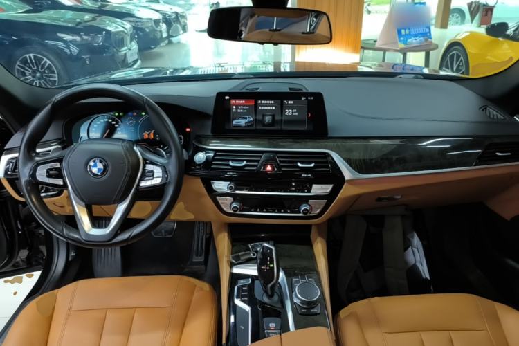 Used BMW 5 Series 2018 Restyled 530Li Leading Edition M Sport Package Center Console