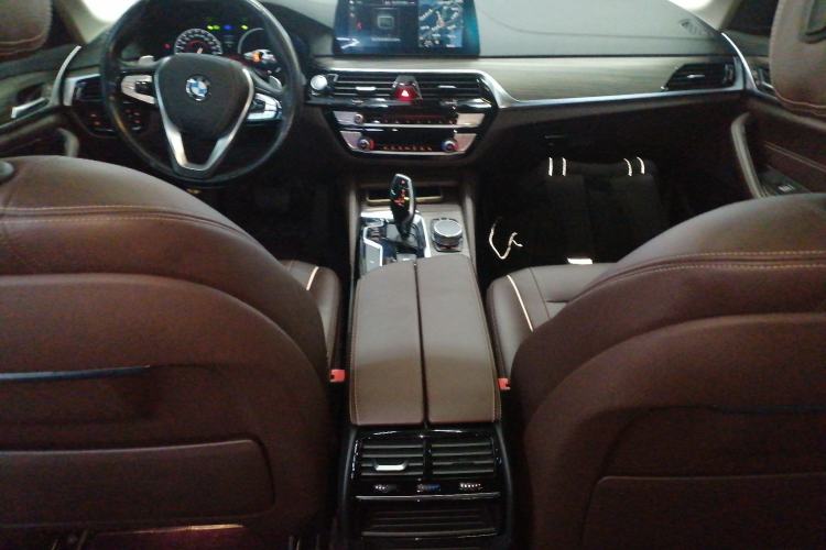 Used BMW 5 Series 2018 530Li xDrive Luxury Package Center Console