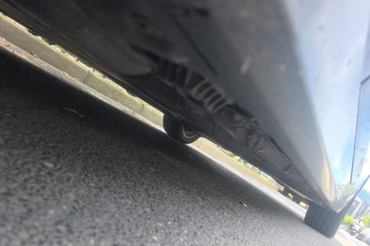 Used BMW 5 Series 2018 528Li Launch Special Edition Chassis Front Left