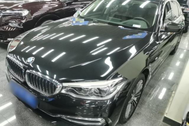 BMW 5 Series 2018 Facelifted 530Li Luxury Edition Premium Package مستعملة