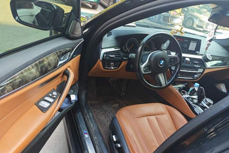 Used BMW 5 Series 2018 Facelifted 530Li xDrive M Sport Package Driver Seat