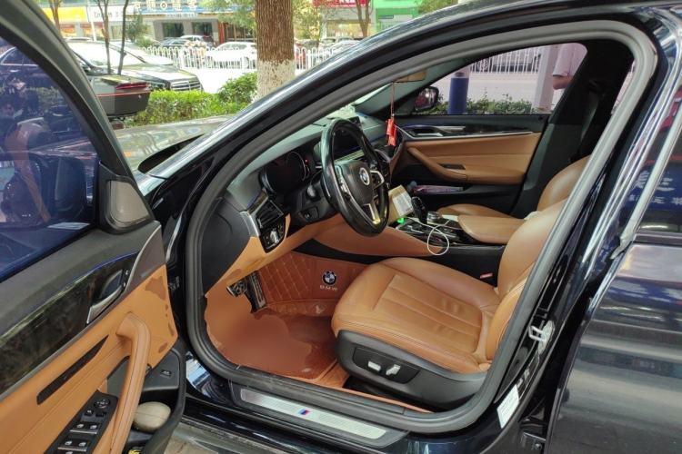 Used BMW 5 Series 2018 530Li Leading Model M Sport Package Driver Seat