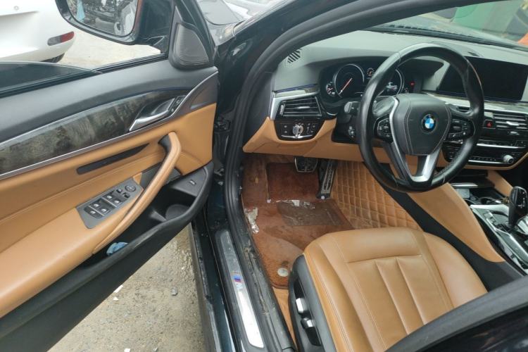 Used BMW 5 Series 2018 530Li Leading Model M Sport Package Driver Seat