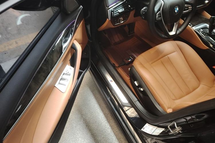Used BMW 5 Series 2018 Restyled 530Li Leading Edition M Sport Package Driver Seat