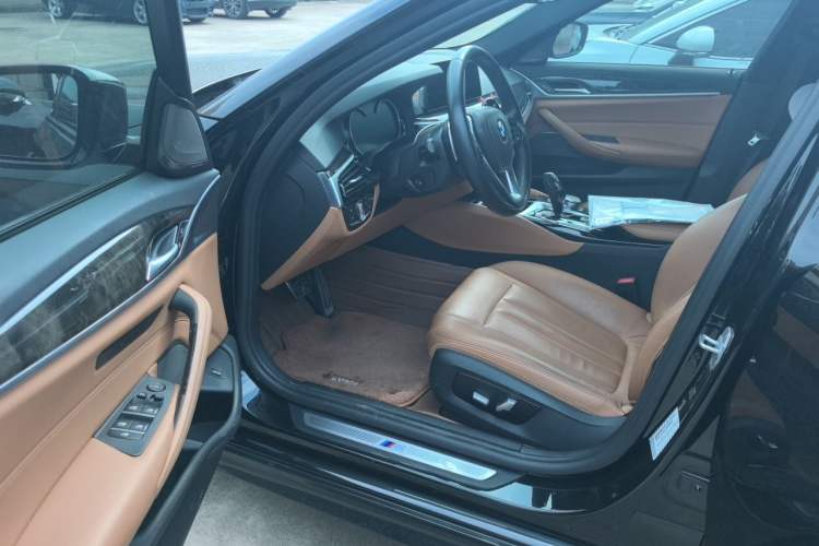 Used BMW 5 Series 2018 530Li Leading Model M Sport Package Driver Seat