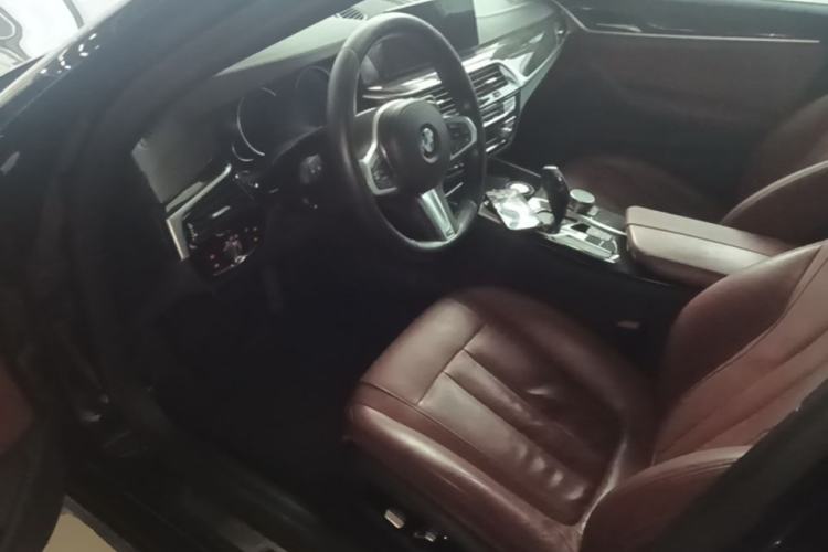 Used BMW 5 Series 2018 Facelifted 530Li xDrive M Sport Package Driver Seat