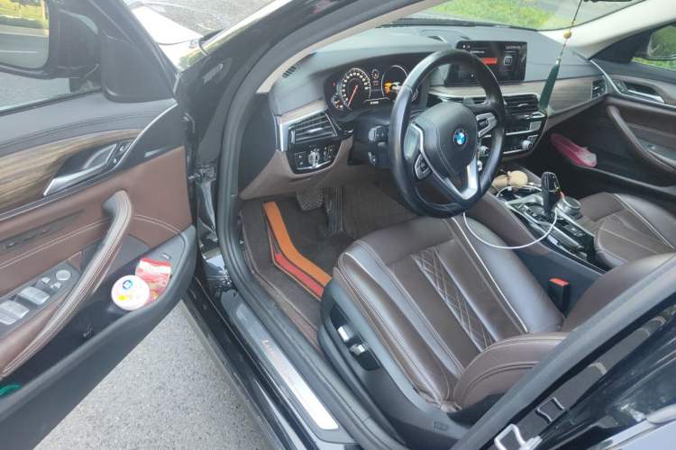 Used BMW 5 Series 2018 Facelifted 530Li xDrive Luxury Package Driver Seat