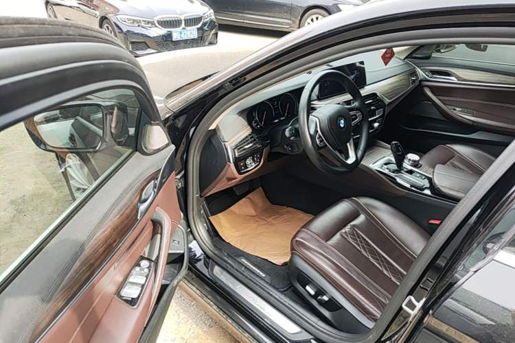 Used BMW 5 Series 2018 Facelifted 530Li xDrive Luxury Package Driver Seat