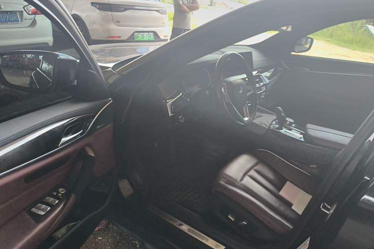 Used BMW 5 Series 2018 Restyled 530Li Leading Edition M Sport Package Driver Seat