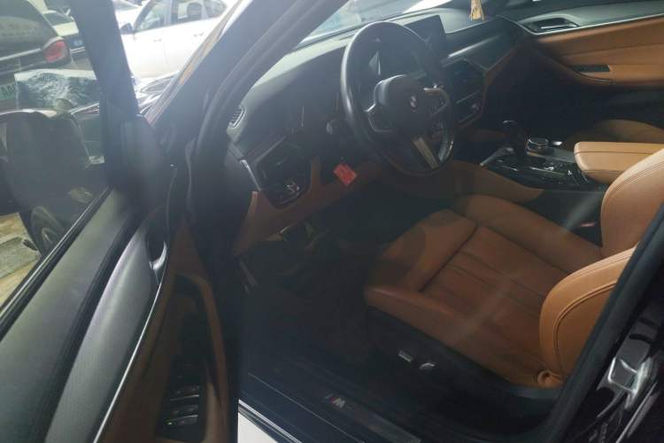 Used BMW 5 Series 2018 525i M Sport Package Driver Seat