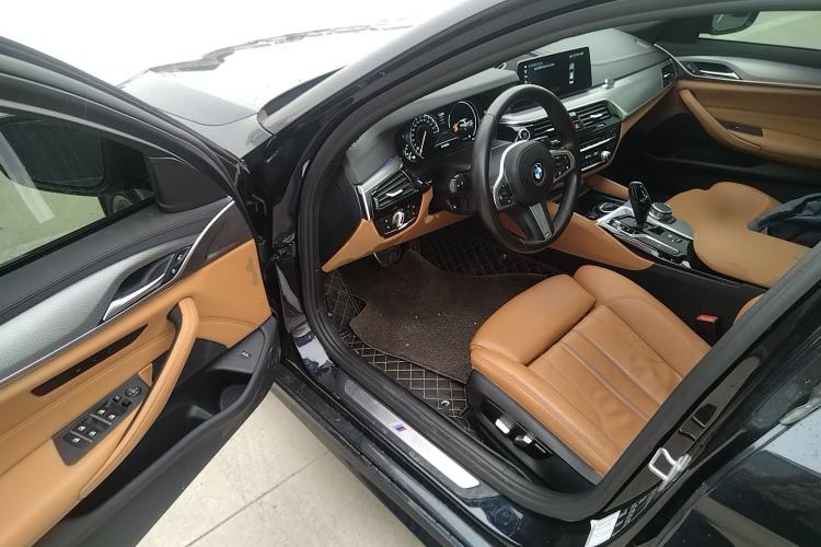 Used BMW 5 Series 2018 525i M Sport Package Driver Seat