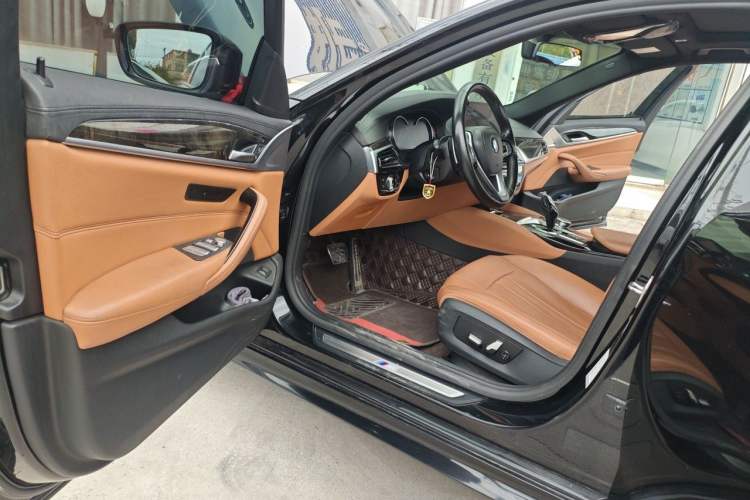 Used BMW 5 Series 2018 Restyled 530Li Leading Edition M Sport Package Driver Seat