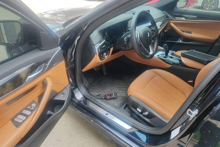 Used BMW 5 Series 2018 Restyled 530Li Leading Edition M Sport Package Driver Seat