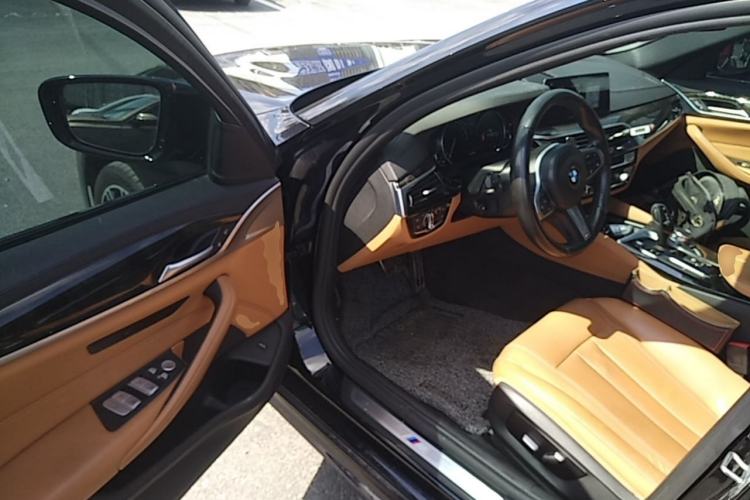 Used BMW 5 Series 2018 Restyled 530Li Leading Edition M Sport Package Driver Seat