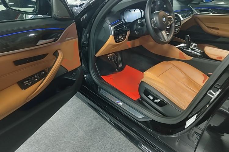 Used BMW 5 Series 2018 530Li Luxury Edition M Sport Package Driver Seat