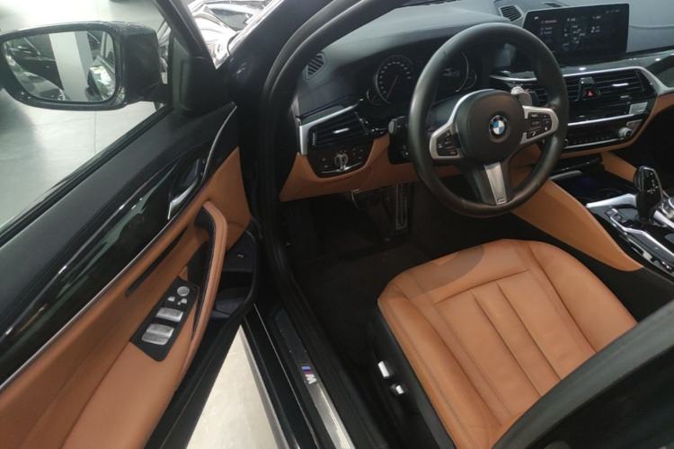 Used BMW 5 Series 2018 Restyled 530Li Leading Edition M Sport Package Driver Seat