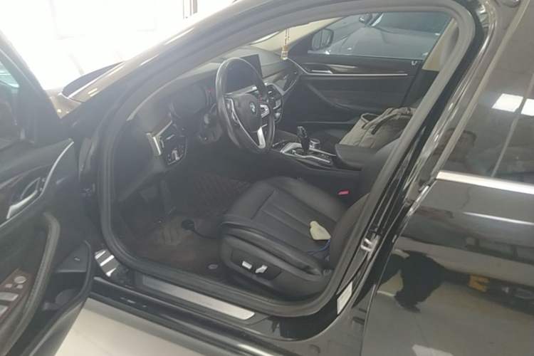 Used BMW 5 Series 2018 525Li Luxury Package Driver Seat