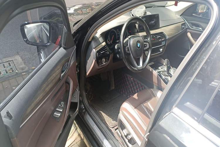 Used BMW 5 Series 2018 530Li Leading Edition Luxury Package Driver Seat