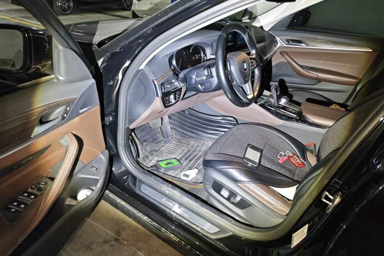 Used BMW 5 Series 2018 530Li Leading Edition Luxury Package Driver Seat
