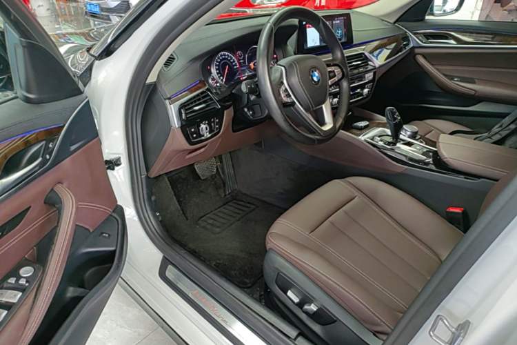 Used BMW 5 Series 2018 525Li Luxury Package Driver Seat