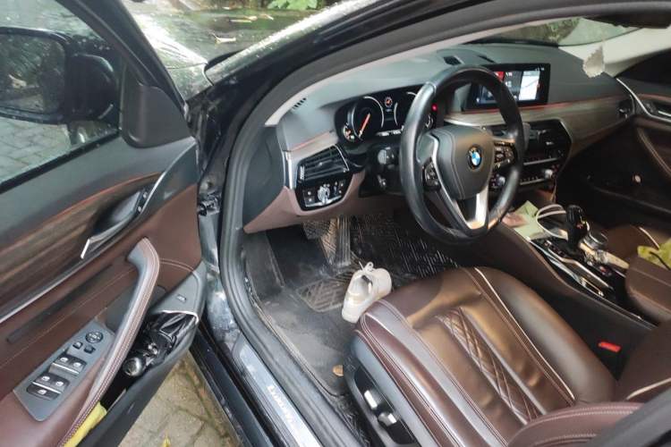 Used BMW 5 Series 2018 530Li Leading Edition Luxury Package Driver Seat