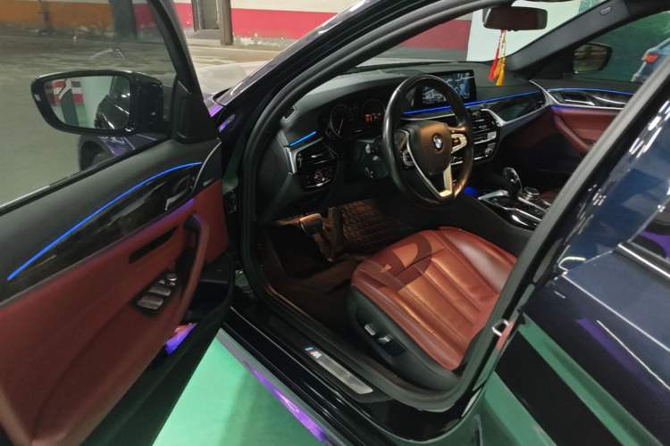Used BMW 5 Series 2018 Restyled 530Li Leading Edition M Sport Package Driver Seat